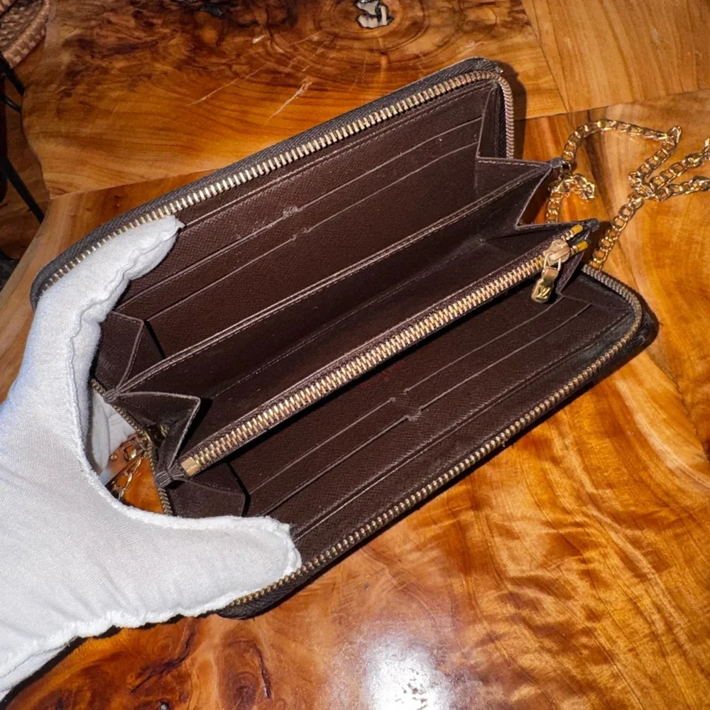 Louis Vuitton
Vintage 2011 Zippy Wallet - Picture 6 of 15